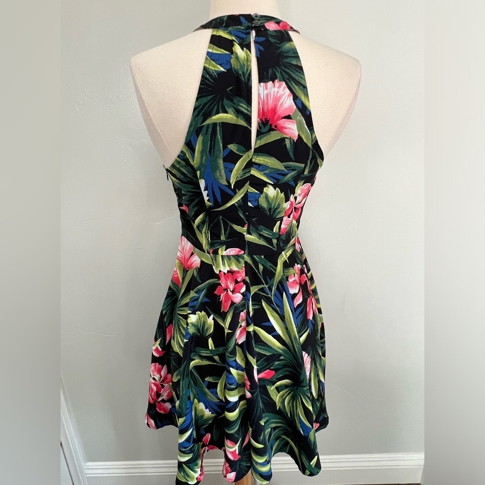 Hollister Fit and Flare High Neck Sleeveless Tropical Floral Mini Dress - Picture 3 of 3